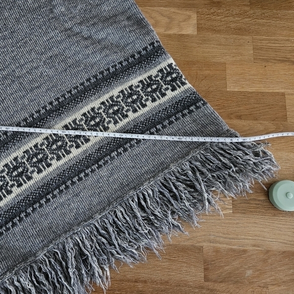 Vintage Wool Puncho by Lady Ann Knits Made  in Canada - Picture 8 of 9